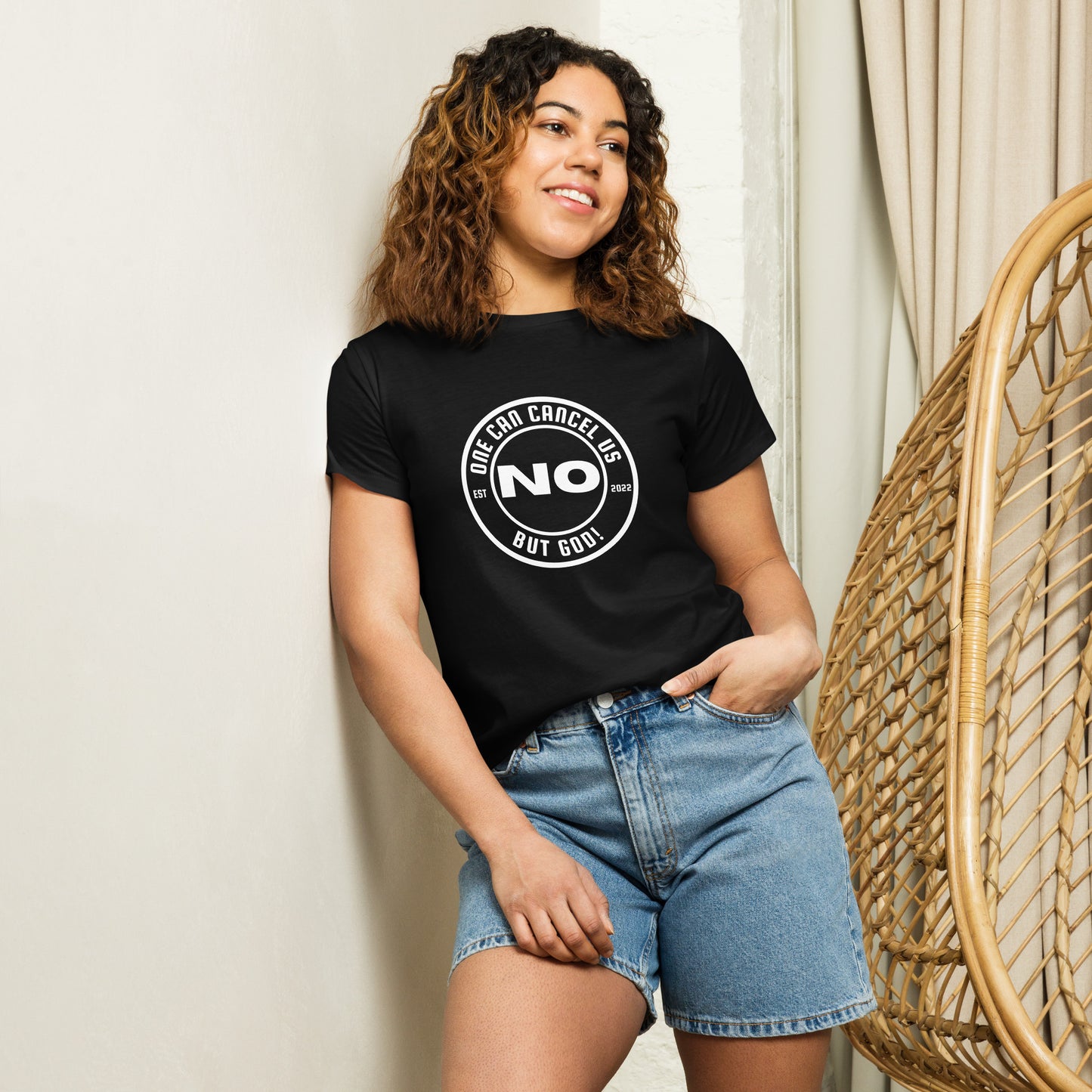 No One Women’s high-waisted t-shirt