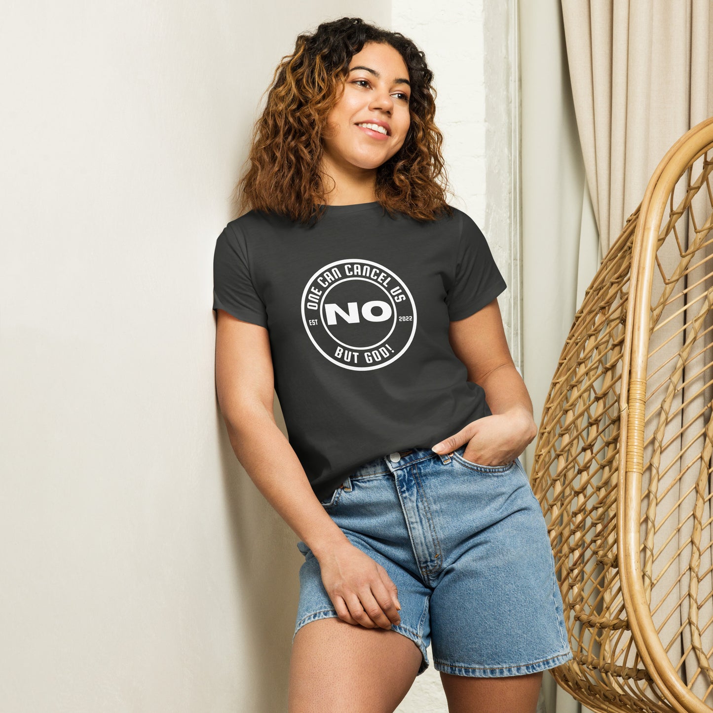 No One Women’s high-waisted t-shirt